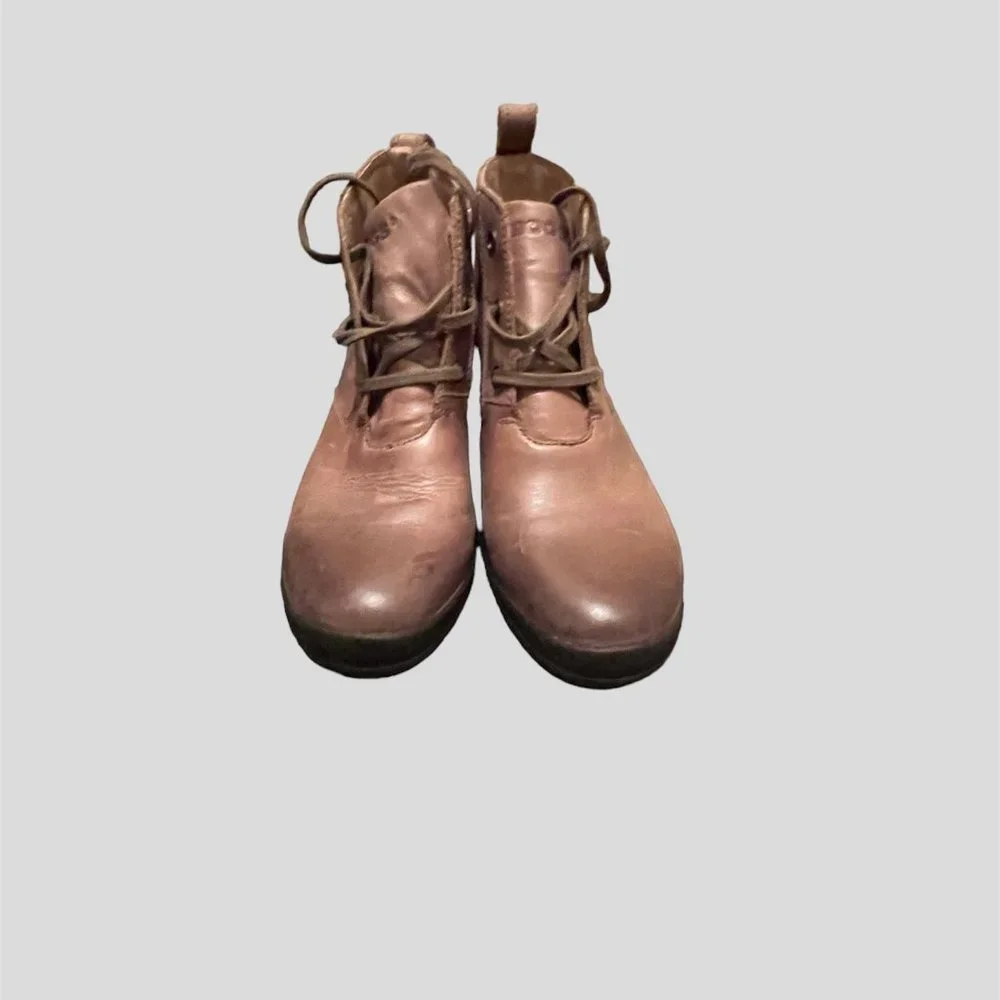 Bogs size 8.5 Carrie Chukka ankle boots